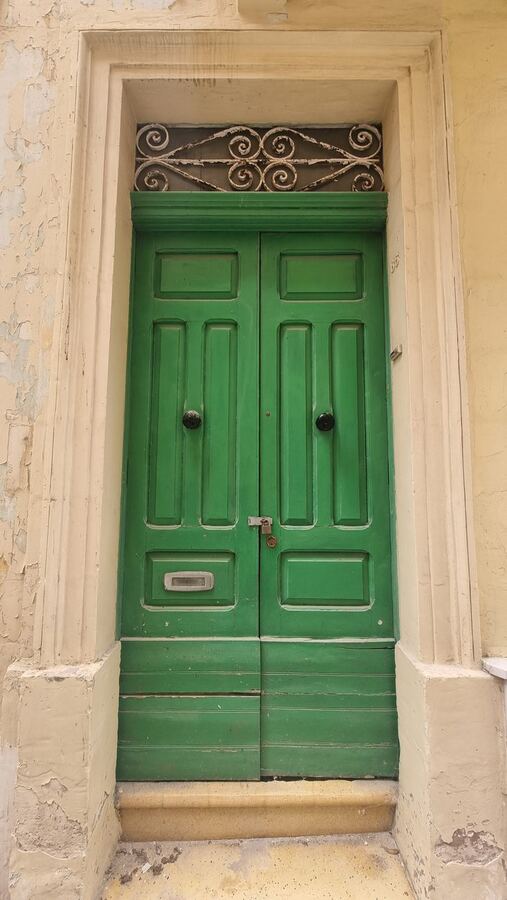 444 · 2025 · Porte
